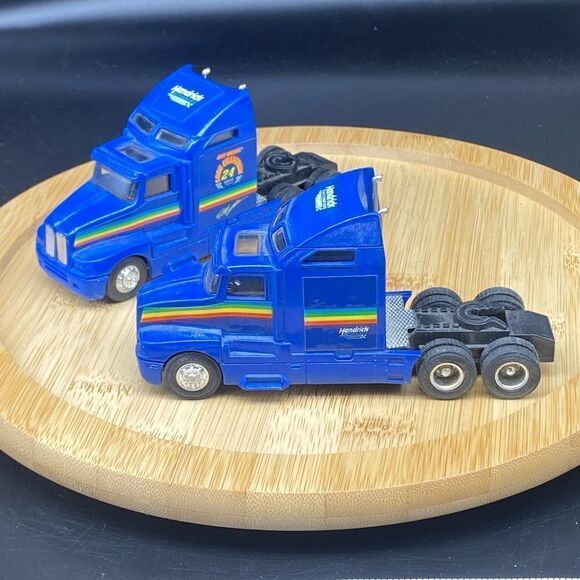 2 loose Jeff Gordon Hendrick 5” semi tractor without trailers in good condition - Picture 4 of 9